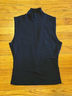 A&F Black Lined Mock Neck Tuckable Tank